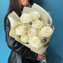 11 білих троянд Playa Blanca у букеті «Світла примха»
