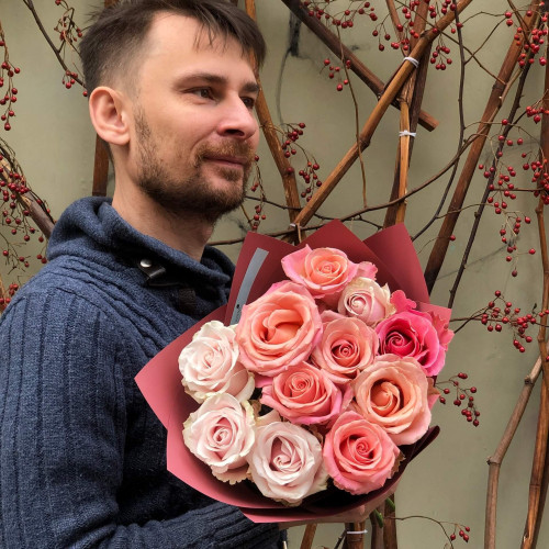 Мікс із 11 троянд Hermosa та Pink Mondial у букеті «Солодкий комплімент»