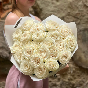 23 троянди Playa Blanca у букеті «Світлий промінь»