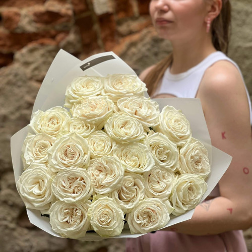 23 троянди Playa Blanca у букеті «Світлий промінь»
