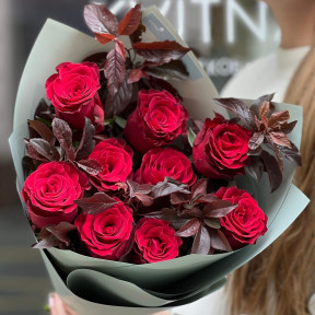 Букет з класичними трояндами Rhodos «Таємниці Родосу»