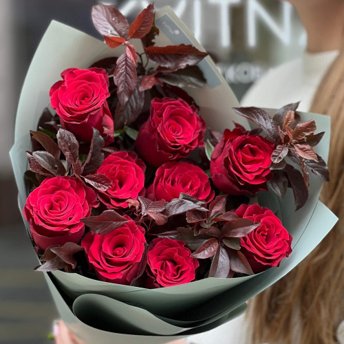 Букет з класичними трояндами Rhodos «Таємниці Родосу»