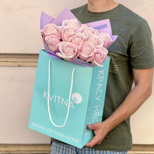 11 троянд Secret Garden у букеті «Романтична загадка»