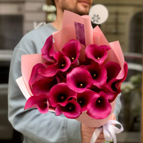 23 plum calla lilies in a bouquet «Dark luxury»