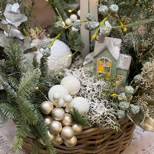 Затишна святкова композиція з цибулькою амариліса «Різдво в горах»