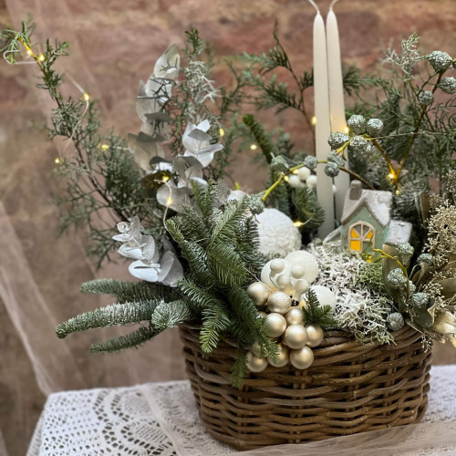 Затишна святкова композиція з цибулькою амариліса «Різдво в горах»