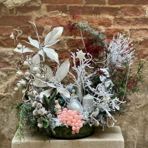 Зимова розкішна композиція з хвої та декору «Північне королівство»