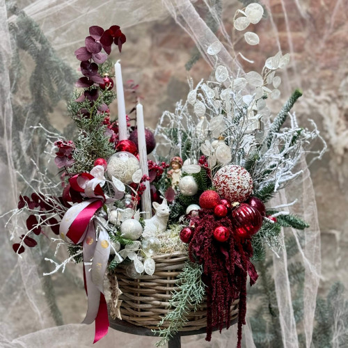 Святкова різдвяна композиція «Червона шапочка»