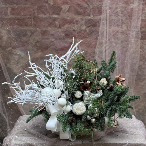 Святкова композиція із хвої з декором «Щедрик»