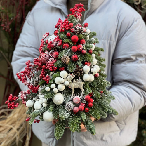 Святкова ялиночка із червоно-білим декором «Лісове Різдво»