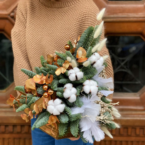 Christmas tree «Gold in the snow»