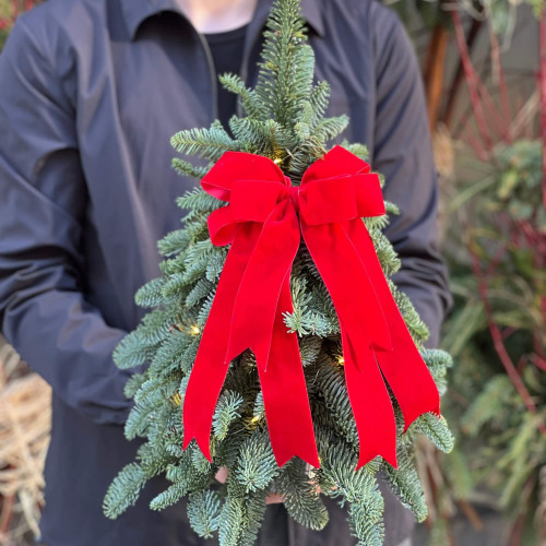 Festive Christmas tree with a garland «Dream Christmas»