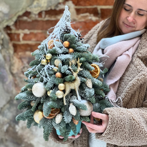 Золотисто-белая рождественская ёлочка «Золотой путешественник»