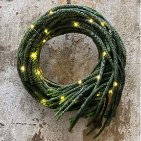 Стильний різдвяний вінок «Святковий панголін»