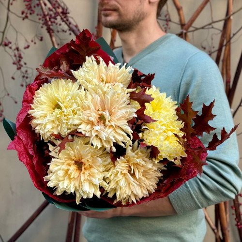 7 Avignon chrysanthemums in a bouquet «Autumn Star»