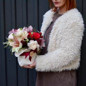 Зимова композиція з квітів «Яскрава зима»