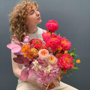 Квіткова композиція в тканині «Квітучий корал»