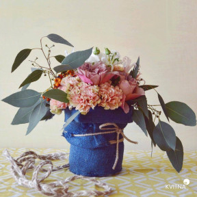 Композиція інтер'єрна з садовою трояндою