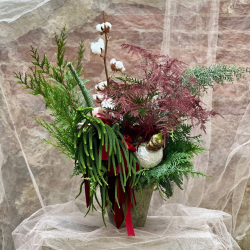 Зимова інтерʼєрна композиція з хвої «Святковий затишок»