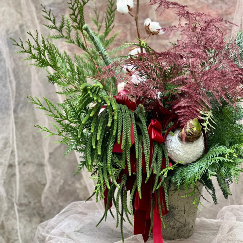 Зимова інтерʼєрна композиція з хвої «Святковий затишок»