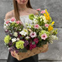 Весняна композиція з ранункулюсом Butterfly «Барвистий вітерець»
