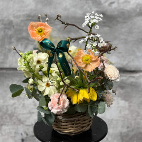 Світла великодня композиція «Затишний сад»