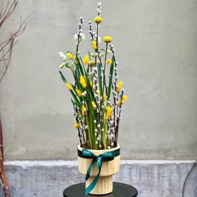 Весняна композиція з ароматними нарцисами «Сонячні зайчики»