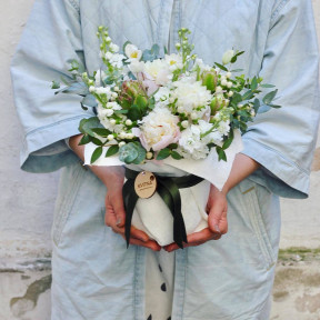 Біла композиція «Вітер весни»