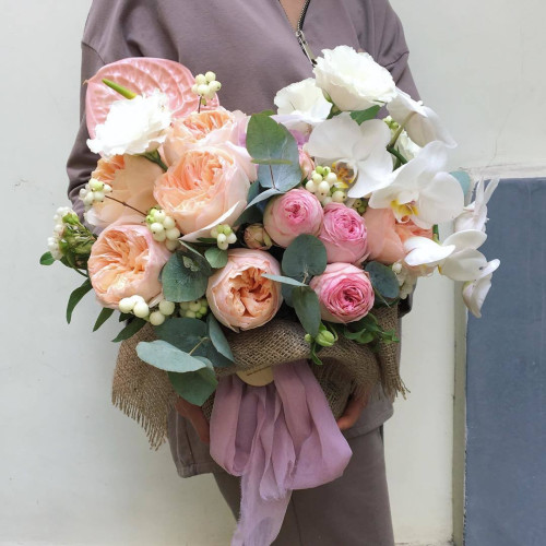 Композиція з садовими трояндами «Найстильніша»