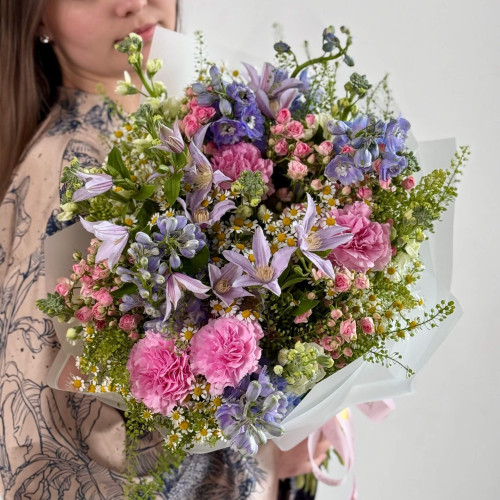 Розкішний польовий букет у відтінках картини Марка Шагала «Закохані»