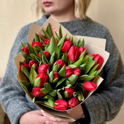 25 піоновидних тюльпанів у букеті «Багряний роман»