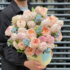 Коробка з квітами «Солодкі кульки»