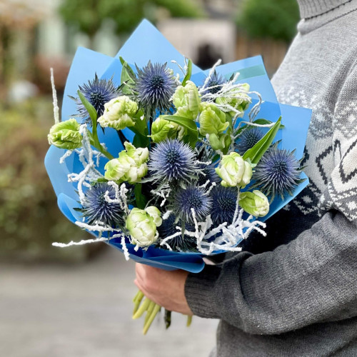Winter bouquet with Parrot tulips «Snowy Parrots»