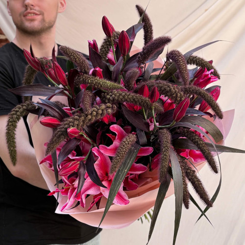 Яскравий букет із 7 ексклюзивних лілій «Полум'я душі»