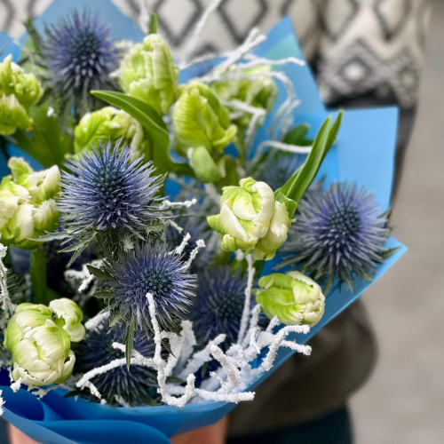 Winter bouquet with Parrot tulips «Snowy Parrots»