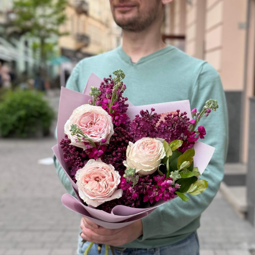 Букет в розовых оттенках с премиальной пионовидной розой «Ароматный комплимент»