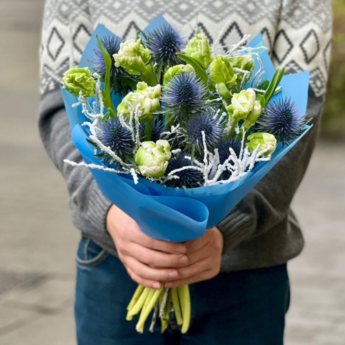 Winter bouquet with Parrot tulips «Snowy Parrots»