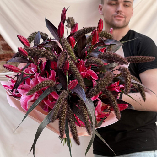 Яскравий букет із 7 ексклюзивних лілій «Полум'я душі»