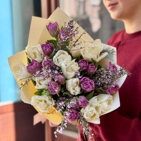Ніжно-фіолетовий букет з тюльпанами та геністою «Бузкова заграва»