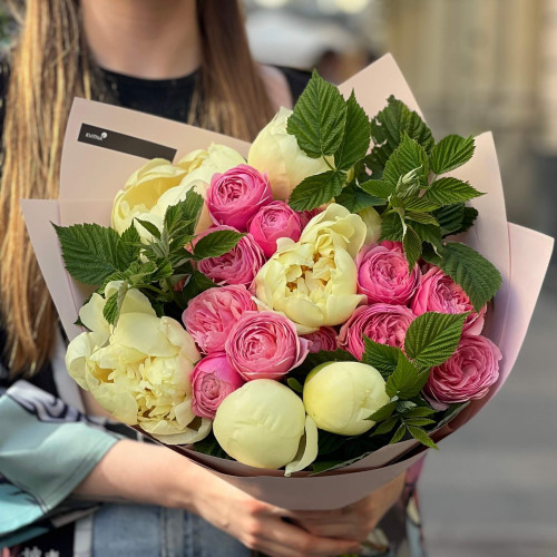 Rich bouquet with spray peony roses «Strawberry-lemon Ice cream»