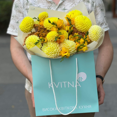 Bright fragrant bouquet «Sweet Sun»