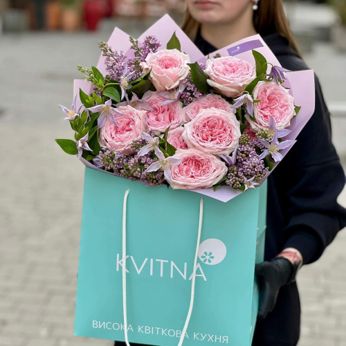 Витончений букет з піоновидною трояндою Принцеса Хітомі «Казкові мрії»