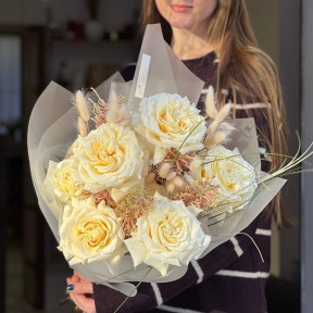 Cream elegant bouquet of roses and grevillea «Cozy warmth»