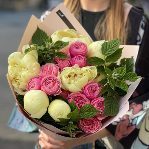 Rich bouquet with spray peony roses «Strawberry-lemon Ice cream»