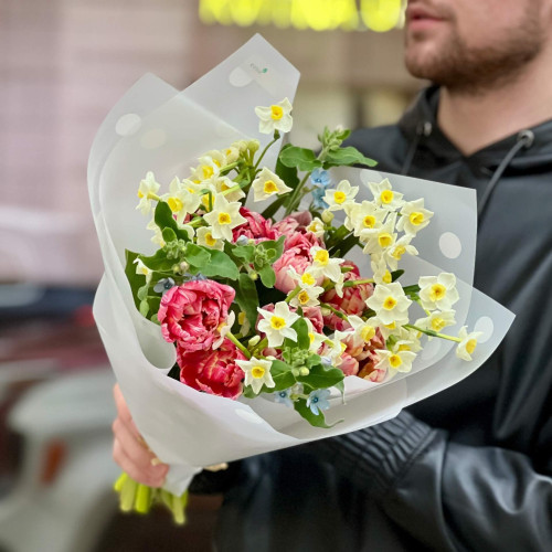 Delicate spring bouquet of daffodils, tulips and oxypetalum «Fragrant field»