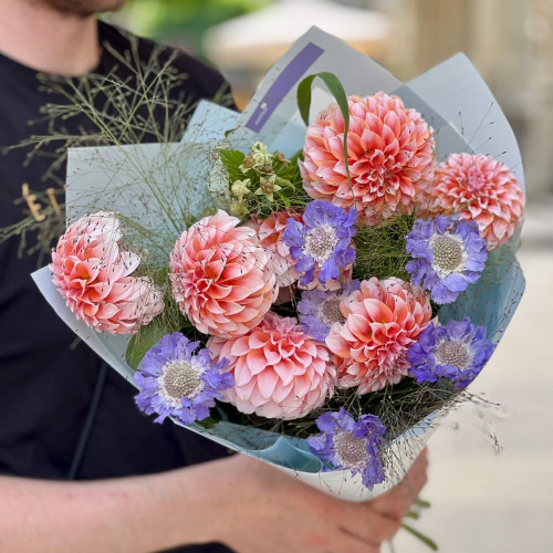 Яскравий букет «Жоржинова прохолода»