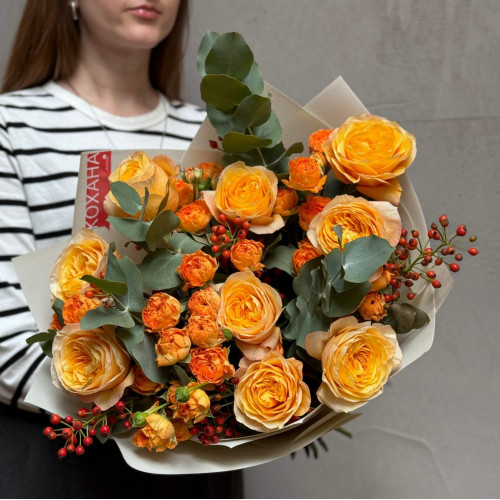 Яскравий букет із піоновидних троянд King's Cross та Orange Trendsetter «Сонячна Надійка»