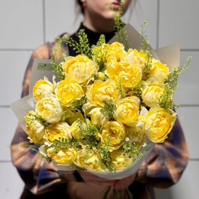 5 веток кустовой розы Julieta Limoncella в букете «Спелые лимончики»