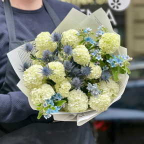 Refreshing bouquet of viburnum and eryngium «Breath of freshness»