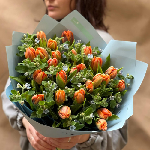Contrasting bouquet of peony-shaped tulips and oxypetalum «Orange sky»